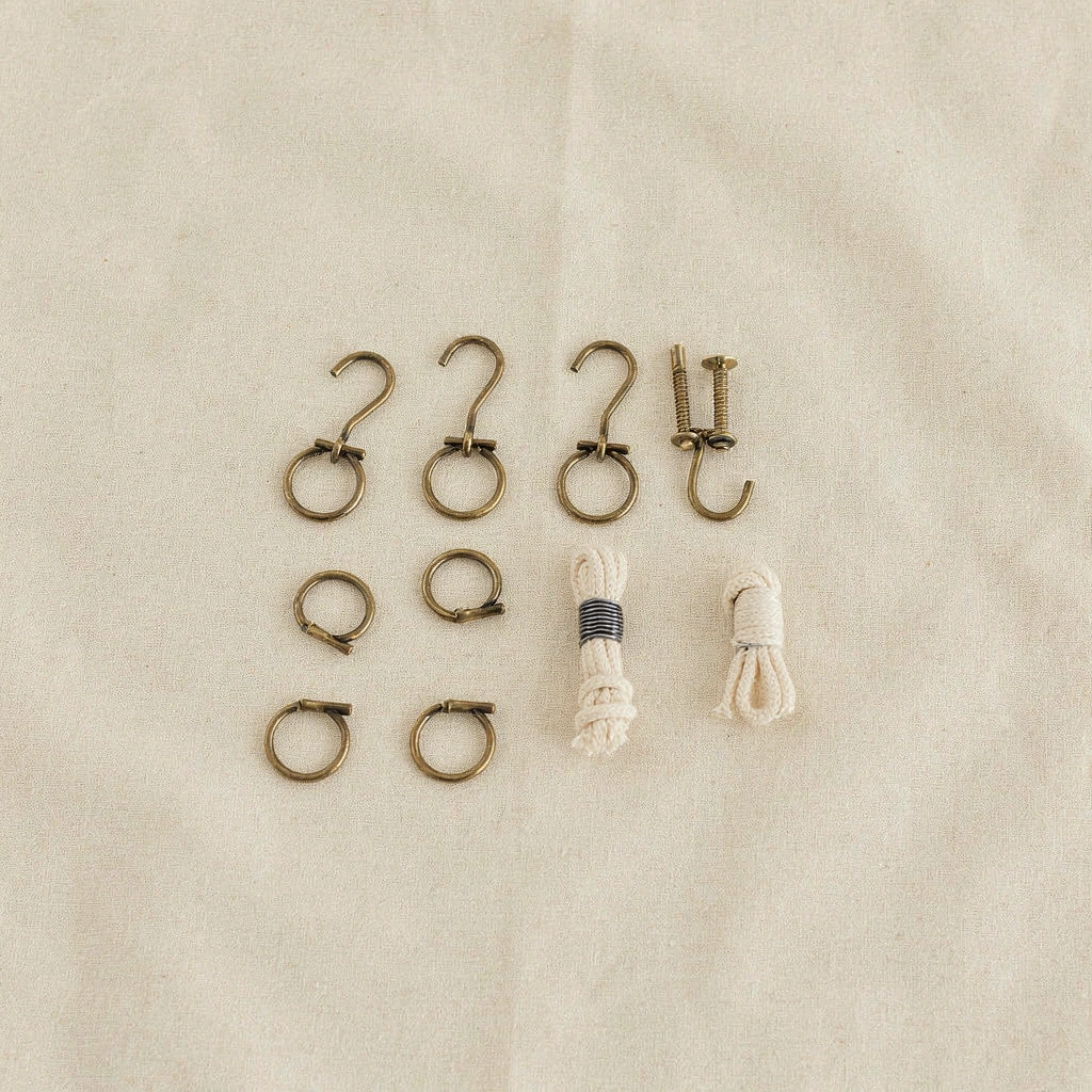 Kit de fixation avec anneaux en laiton et crochets plafond
