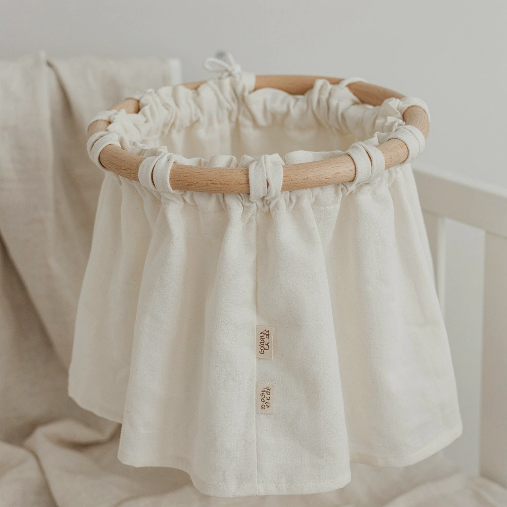Coffret ciel de lit bébé avec couronne en bois et voile de mousseline crème